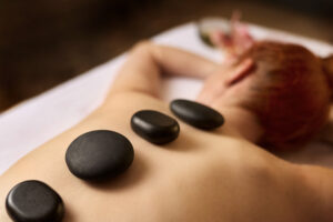 Anwendung: Hot-Stone-Ganzkörpermassage - 50 Minuten